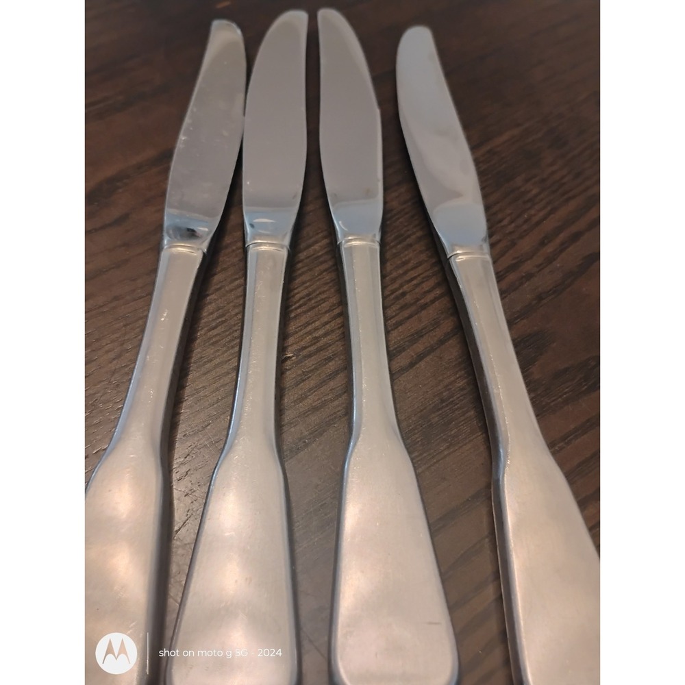 4 Oneida Boston Colonial Dinner Knives
